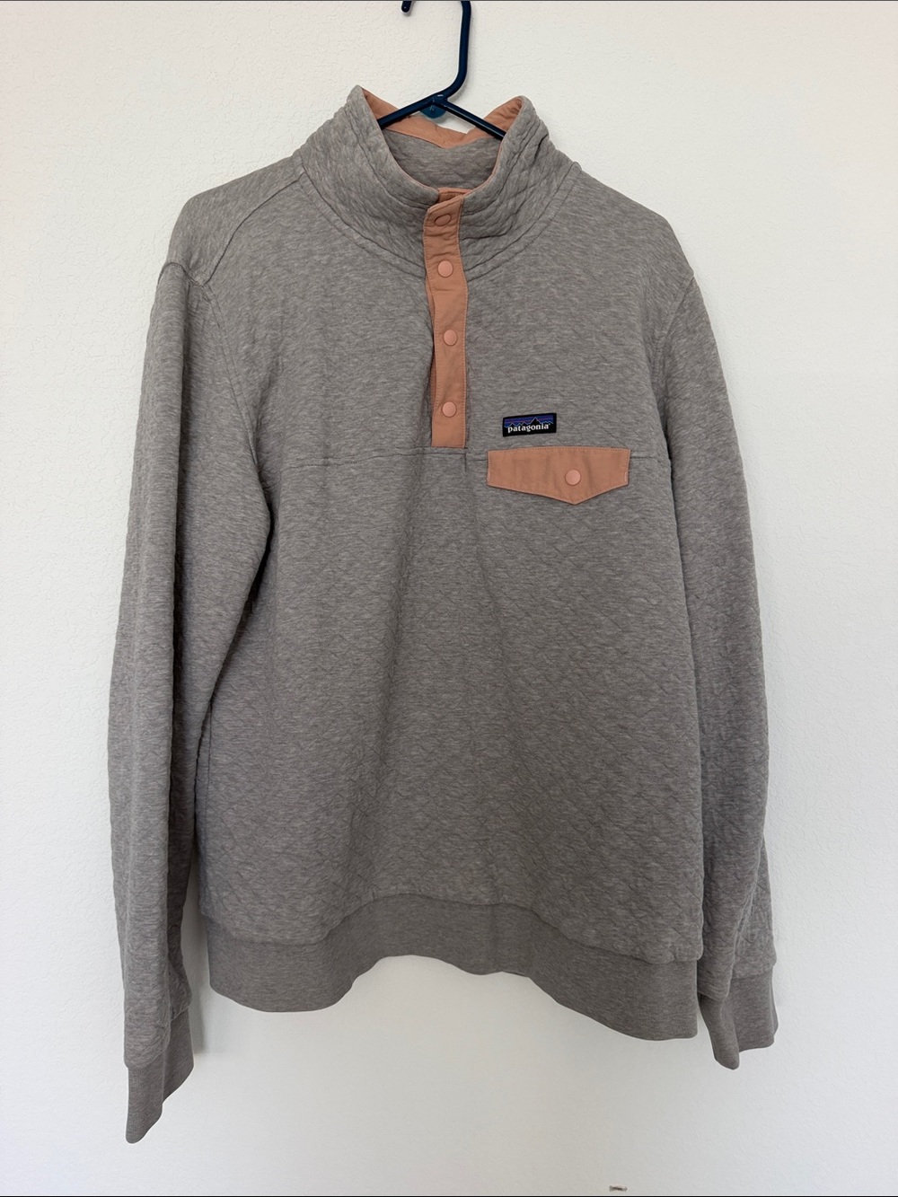 Patagonia Men’s Light Gray Quilted Crewneck Pullover with Tan Snap Placket